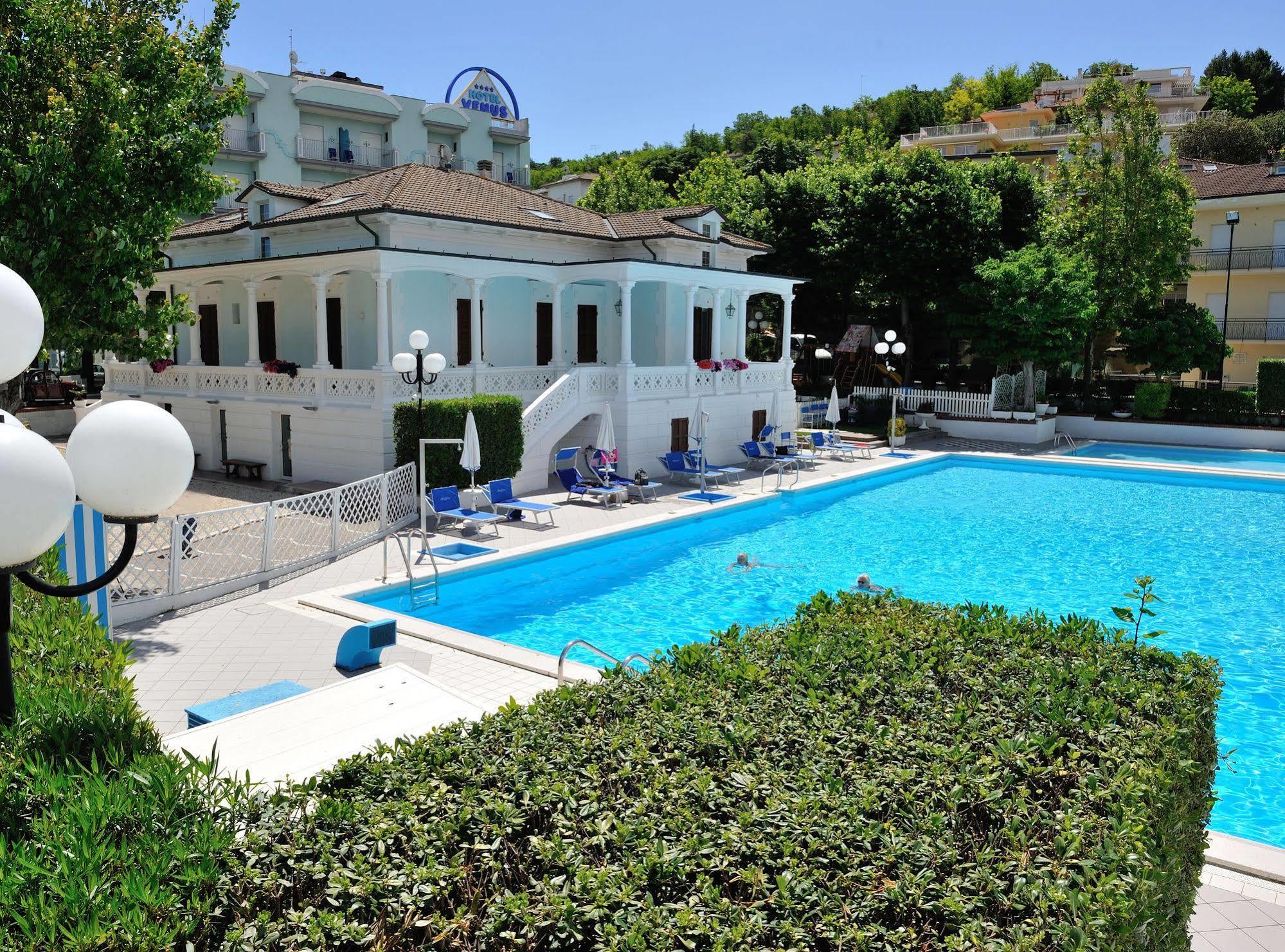 Hotel Venus غابيتّشي ماري المظهر الخارجي الصورة