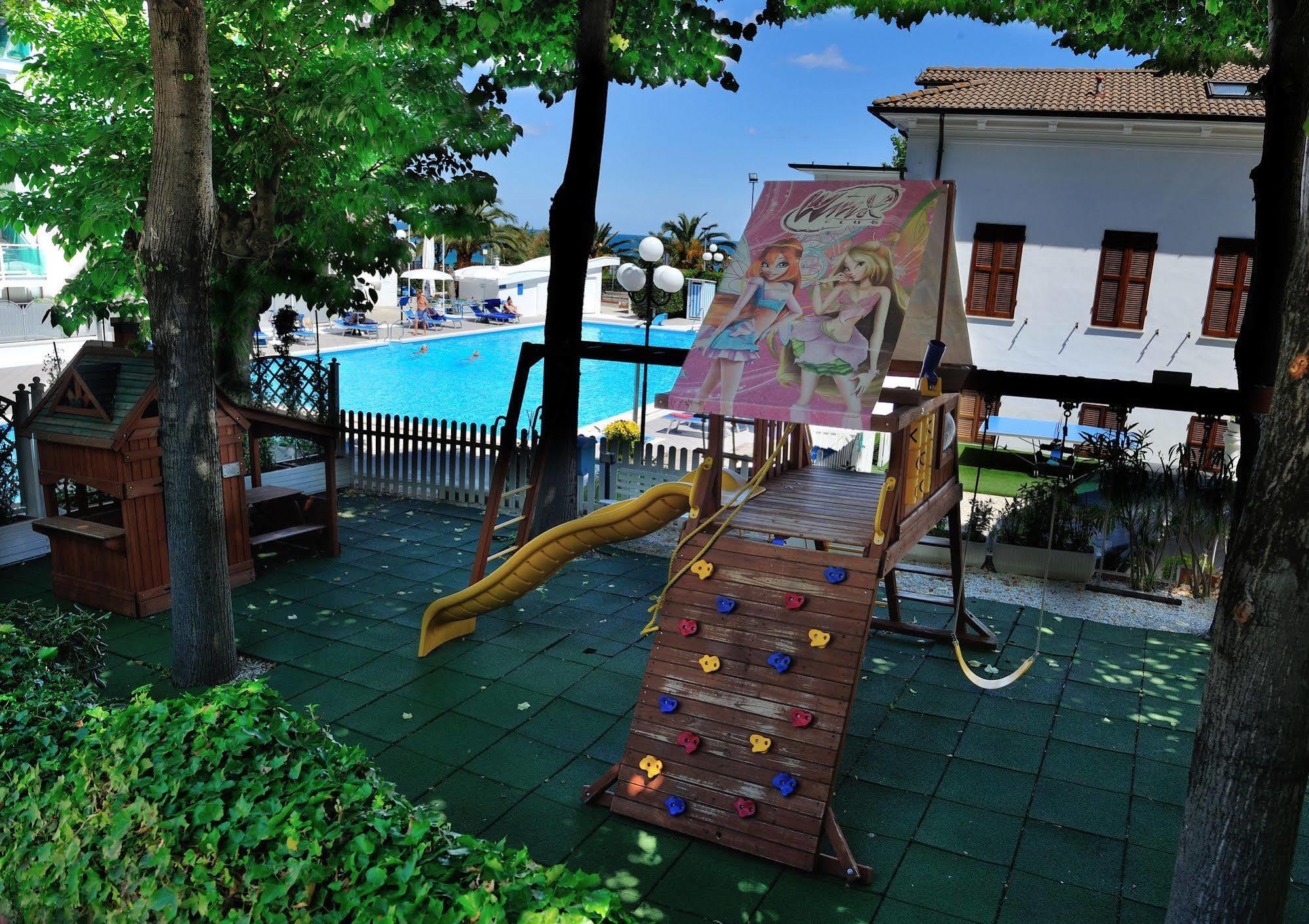 Hotel Venus غابيتّشي ماري المظهر الخارجي الصورة