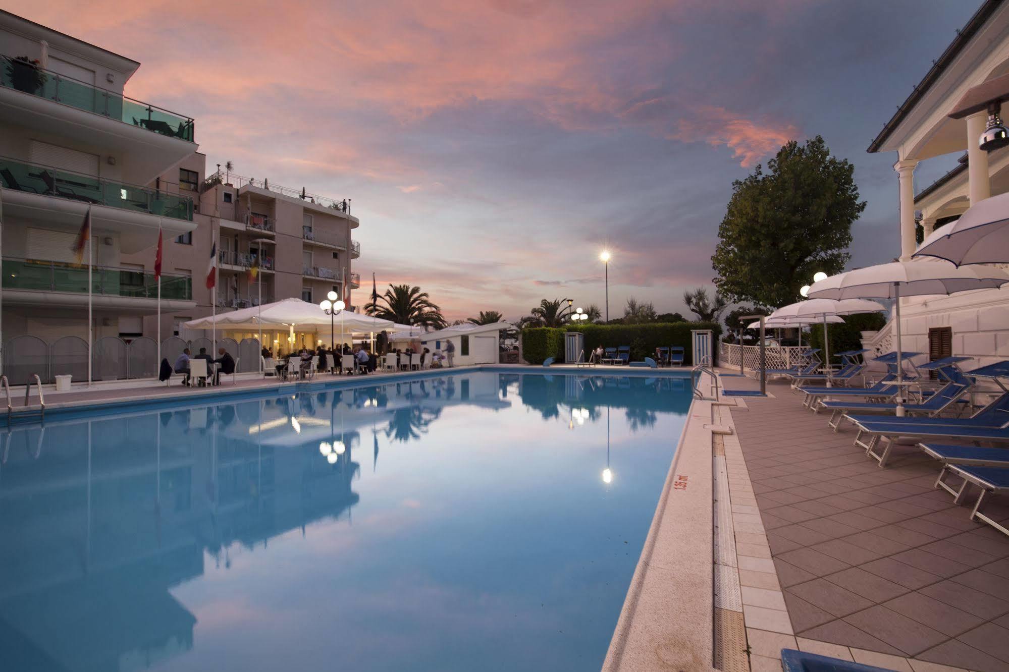 Hotel Venus غابيتّشي ماري المظهر الخارجي الصورة